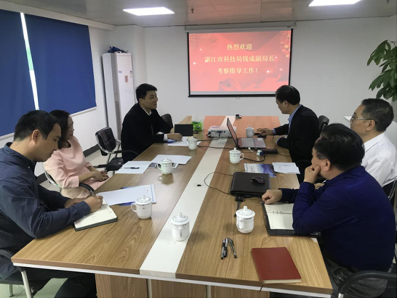 湛江市科技局钱成副局长到亿点创新产业考察指导工作1.JPG