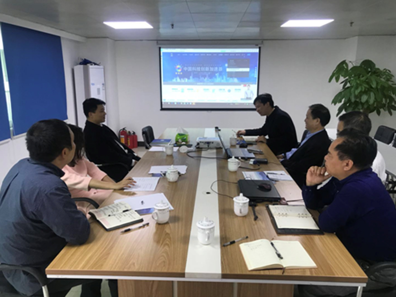 湛江市科技局钱成副局长到亿点创新产业考察指导工作5.JPG